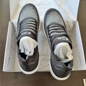 Brand new APL men’s techloom breeze size 14